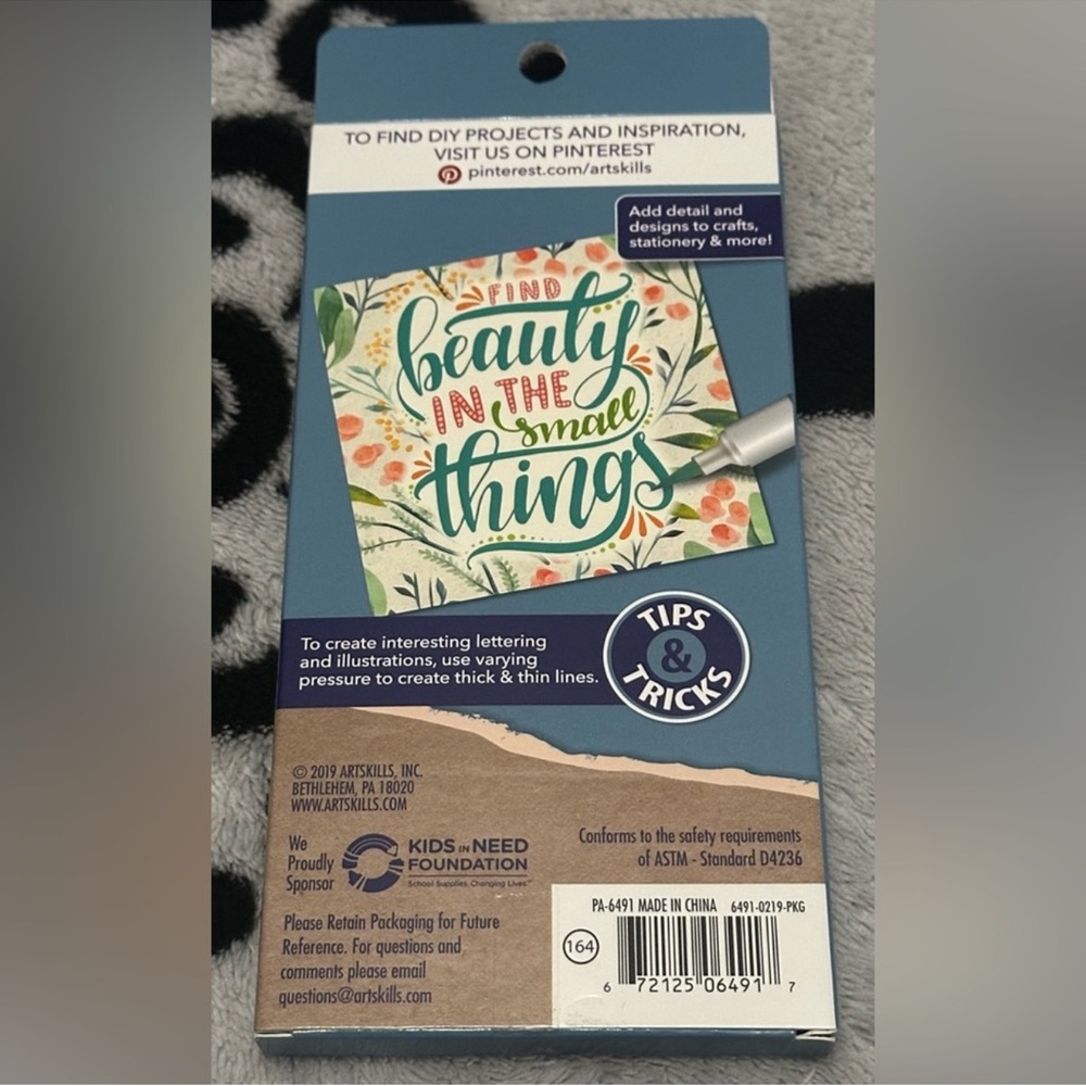 Crafter’s Closet Double Ended Brush Tip Markers, new in package - Picture 2 of 2